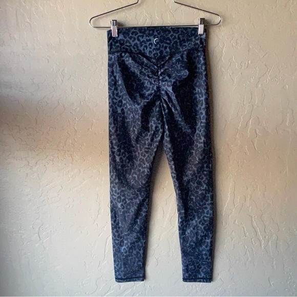 ZYIA Brilliant Cheetah Leopard‎ Print Scrunch Butt Leggings Blue Black - Picture 7 of 12